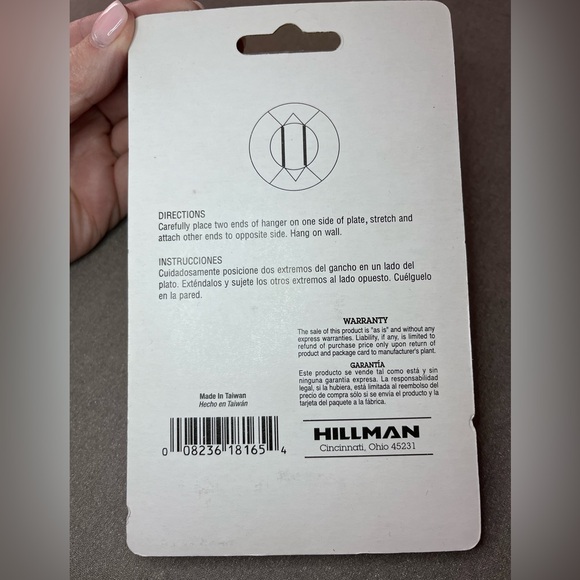 Set of 4 Hellman Classic Plate Hangers, never opened - Picture 2 of 3